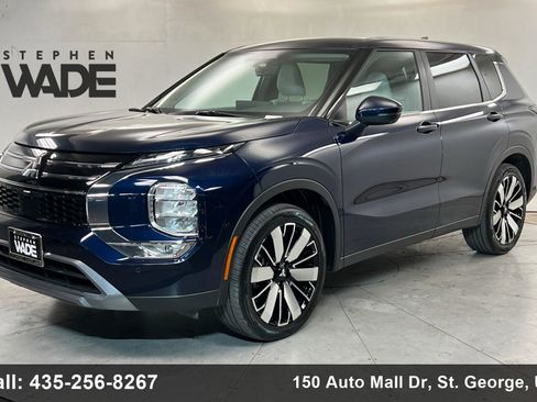 Used 2025 Mitsubishi Outlander SE image 1