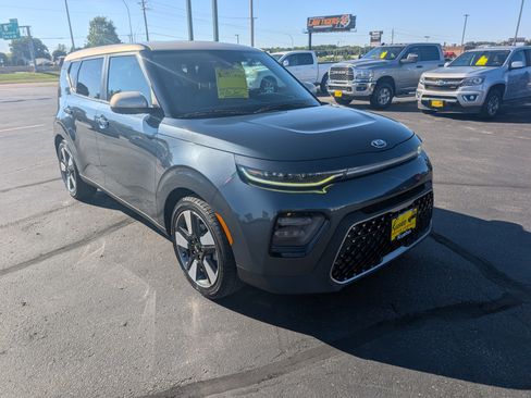 Used 2020 Kia Soul EX w/ Option Group 015 FWD image 2