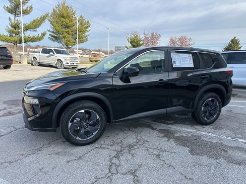 Used 2024 Nissan Rogue SV image 15