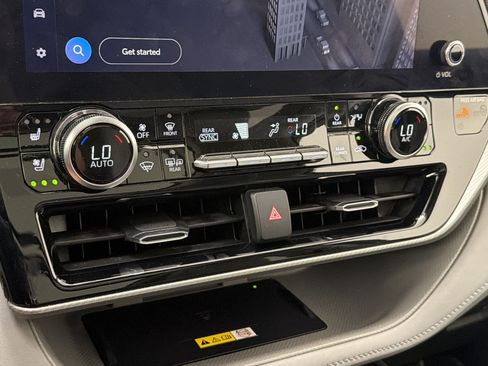 Used 2023 Toyota Highlander Platinum FWD image 20