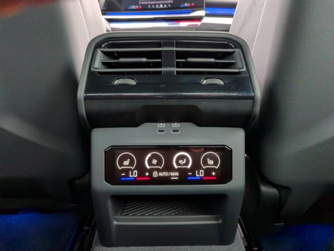 Used 2026 BMW M5 w/ Executive Package image 39