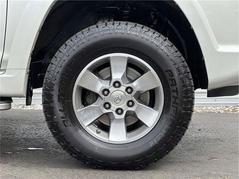 Used 2012 Toyota 4Runner SR5 w/ Convenience Pkg AWD/4WD image 29