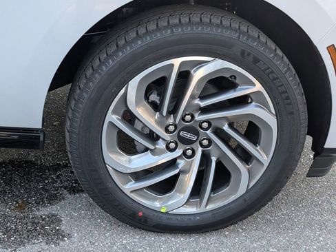 New 2026 Lincoln Navigator Reserve AWD/4WD image 9