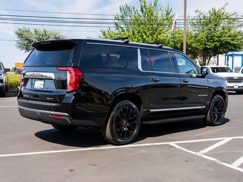 Used 2023 GMC Yukon XL SLT w/ SLT Premium Package AWD/4WD image 4