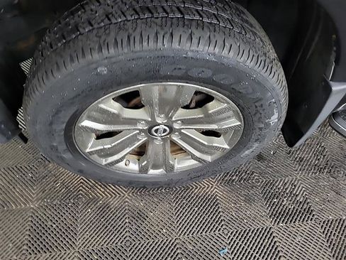 Used 2019 Nissan Titan SL w/ Chrome Package image 10