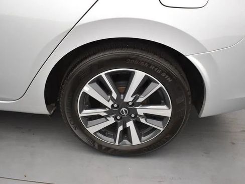 Used 2025 Nissan Versa SV FWD image 32
