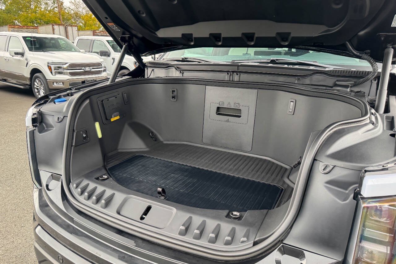 Used 2023 Ford F150 Lightning Platinum AWD/4WD image 44