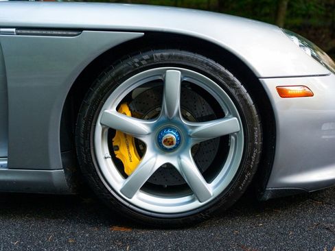 Used 2004 Porsche Carrera GT RWD image 10
