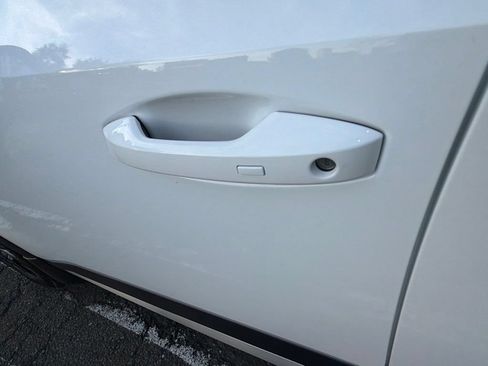 Used 2025 Nissan Kicks SV AWD/4WD image 31