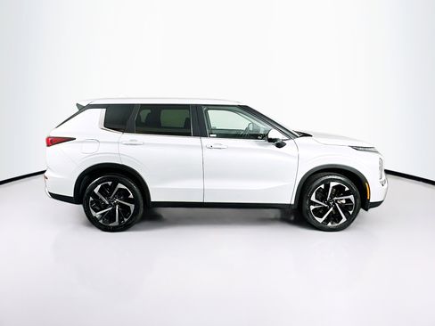 Used 2024 Mitsubishi Outlander SE image 10