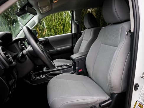 Used 2019 Toyota Tacoma SR w/ SR Convenience Package image 7