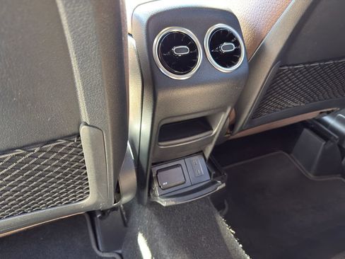 Used 2022 Mercedes-Benz GLA 250 4MATIC image 32