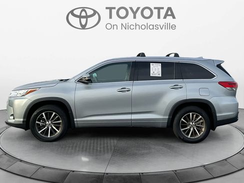Used 2017 Toyota Highlander XLE image 3