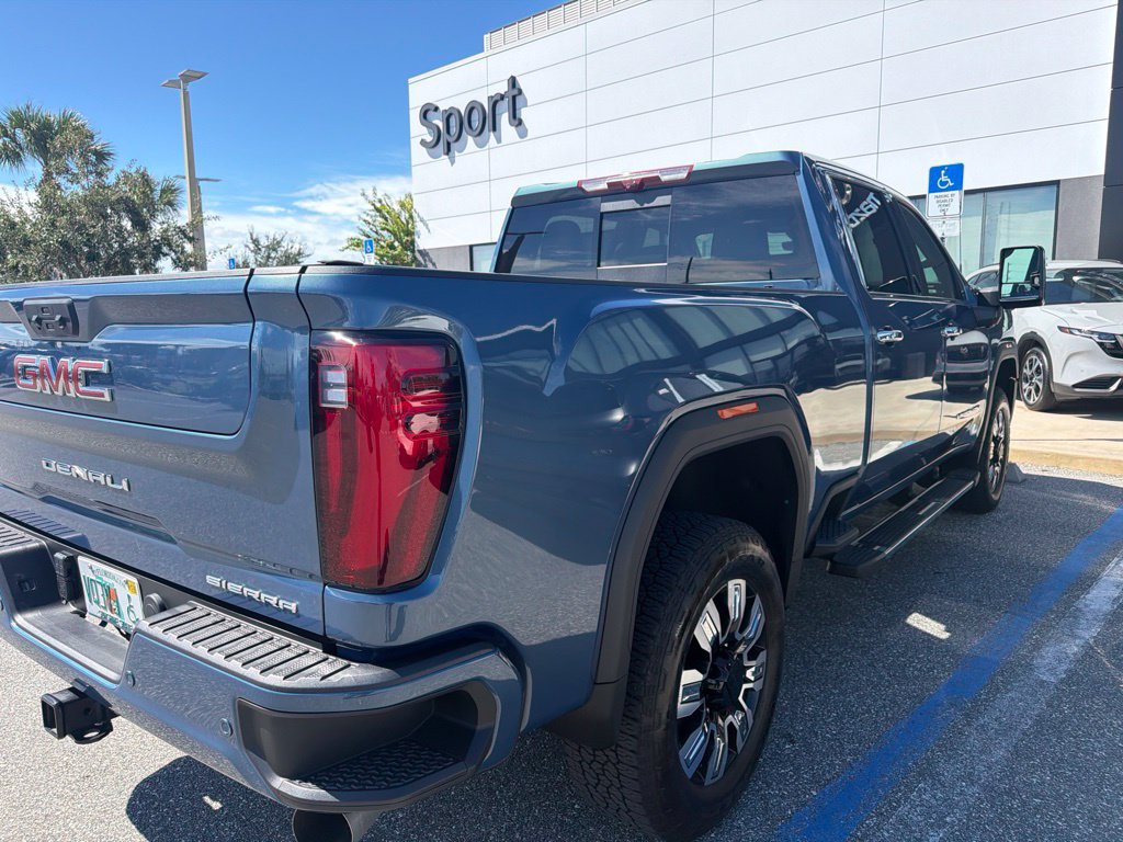 Used 2025 GMC Sierra 2500 Denali w/ Denali Reserve Package AWD/4WD image 8