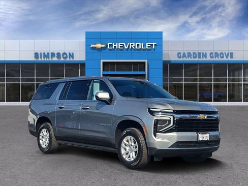 Used 2026 Chevrolet Suburban LS RWD image 1
