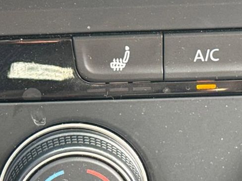 Used 2022 Volkswagen Taos SE image 32