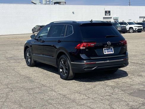 Used 2023 Volkswagen Tiguan SE w/ Panoramic Sunroof Package image 3