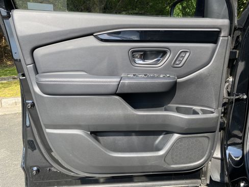 Used 2024 Honda Pilot Touring image 15