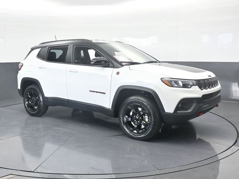 Used 2023 Jeep Compass Trailhawk image 8