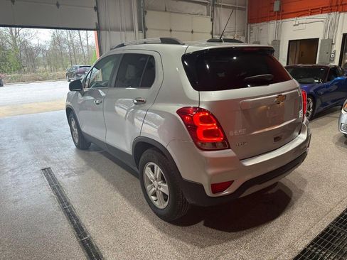 Used 2019 Chevrolet Trax LT w/ LT Convenience Package image 3