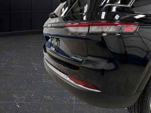 Used 2023 Jeep Grand Cherokee Laredo w/ Luxury Tech Group I image 30