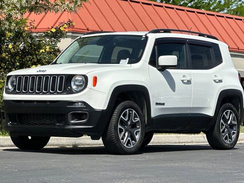 Used 2017 Jeep Renegade Latitude AWD/4WD image 6
