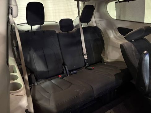 Used 2017 Chrysler Pacifica Touring Plus w/ Tire & Wheel Group image 20