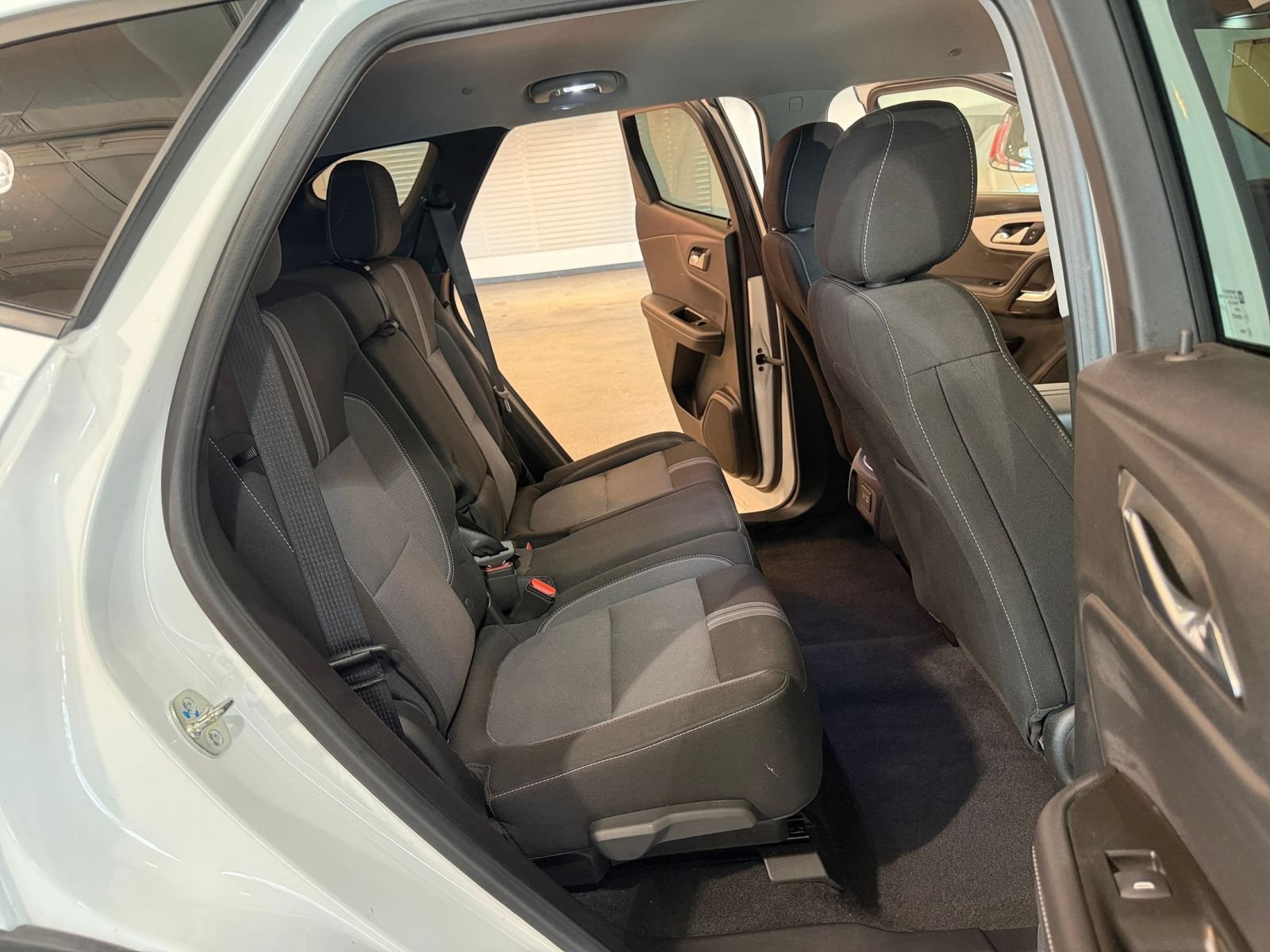 Used 2025 Chevrolet Blazer LT FWD image 36