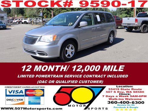 Used 2013 Chrysler Town & Country Touring FWD image 3