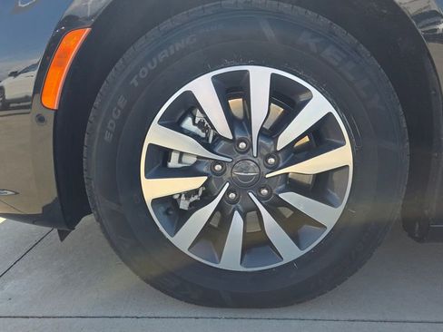 Used 2022 Chrysler Pacifica Limited image 10