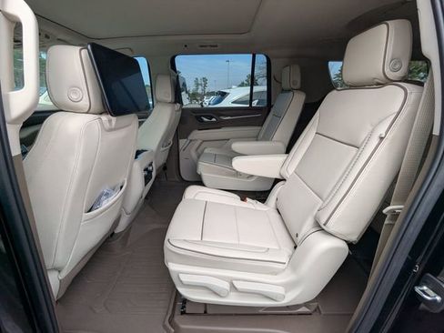 Used 2024 GMC Yukon XL Denali w/ Advanced Technology Package image 10