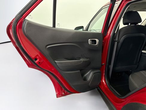 Used 2025 Hyundai Venue SEL FWD image 28