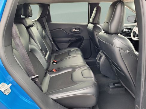 Used 2020 Jeep Cherokee Latitude Plus image 13