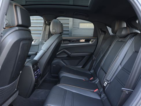 Certified 2025 Porsche Cayenne S AWD/4WD image 31