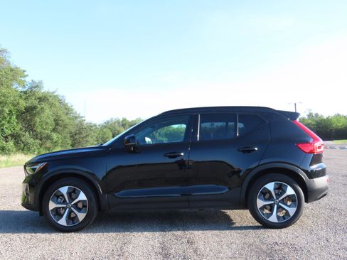 Used 2023 Volvo XC40 B5 Ultimate w/ Protection Package Premier image 3