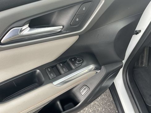 Used 2025 Chevrolet Traverse LT FWD image 23