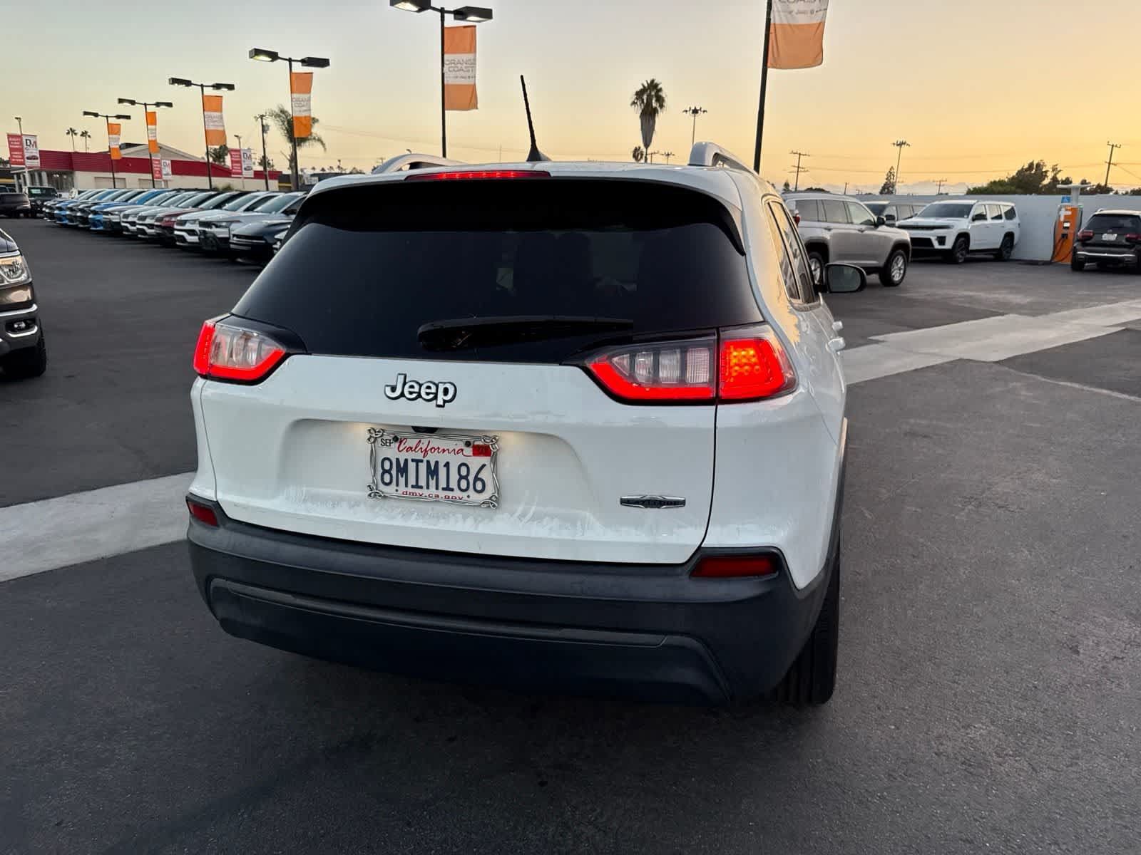 Used 2019 Jeep Cherokee Latitude w/ Popular Appearance Group FWD image 11