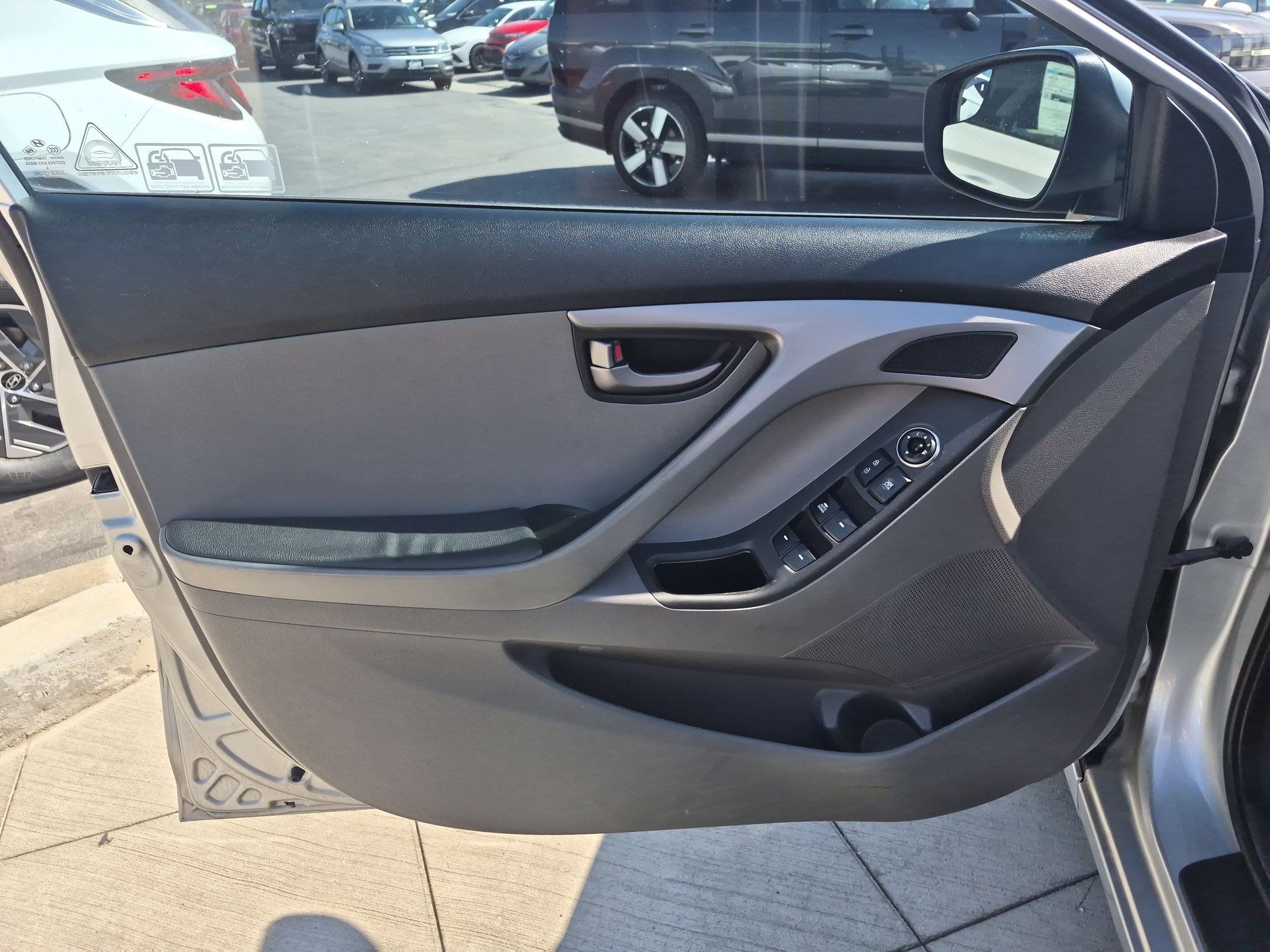 Used 2014 Hyundai Elantra SE FWD image 13