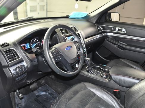 Used 2018 Ford Explorer Sport w/ Equipment Group 401A AWD/4WD image 2
