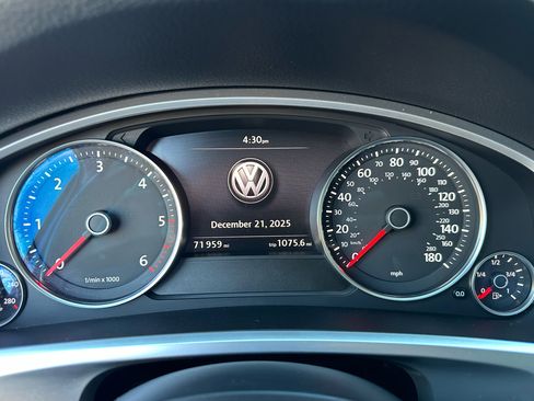 Used 2016 Volkswagen Touareg Sport image 19