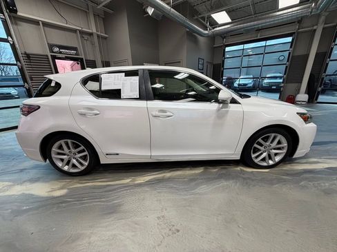 Used 2016 Lexus CT 200h w/ Navigation Package image 30