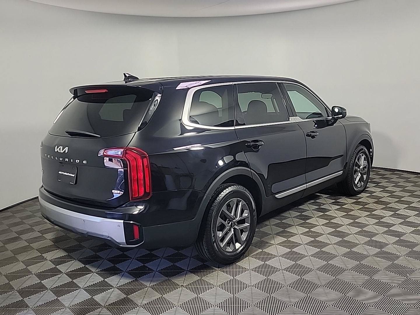 Certified 2023 Kia Telluride LX AWD/4WD image 4