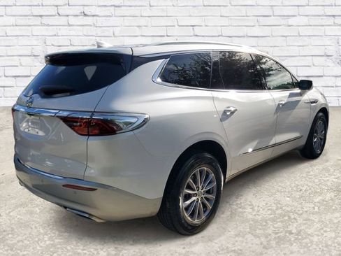 Certified 2024 Buick Enclave Essence w/ Technology Package FWD image 4