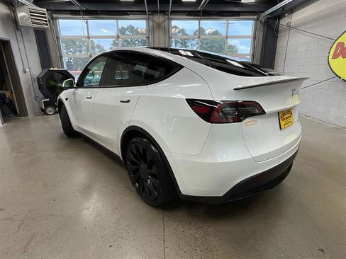 Used 2022 Tesla Model Y Performance AWD/4WD image 3