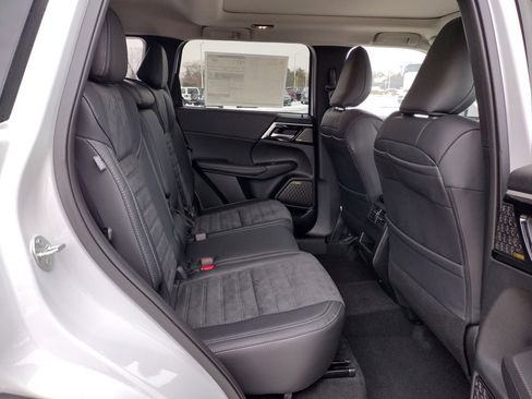 New 2026 Mitsubishi Outlander SE image 10