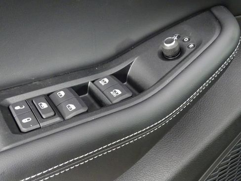 New 2025 Jeep Grand Cherokee Laredo image 17