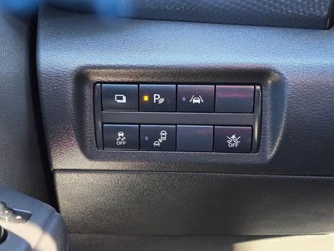 Used 2021 Nissan Kicks S image 24