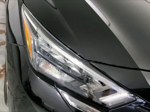 Used 2025 Nissan Versa SV FWD image 27