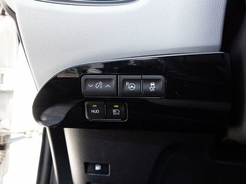 Used 2021 Toyota Prius AWD image 28