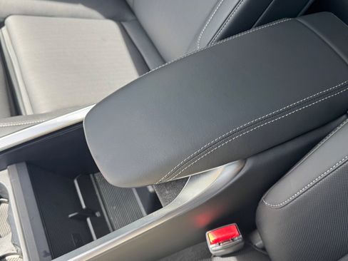 Used 2025 Lucid Air Pure RWD image 19